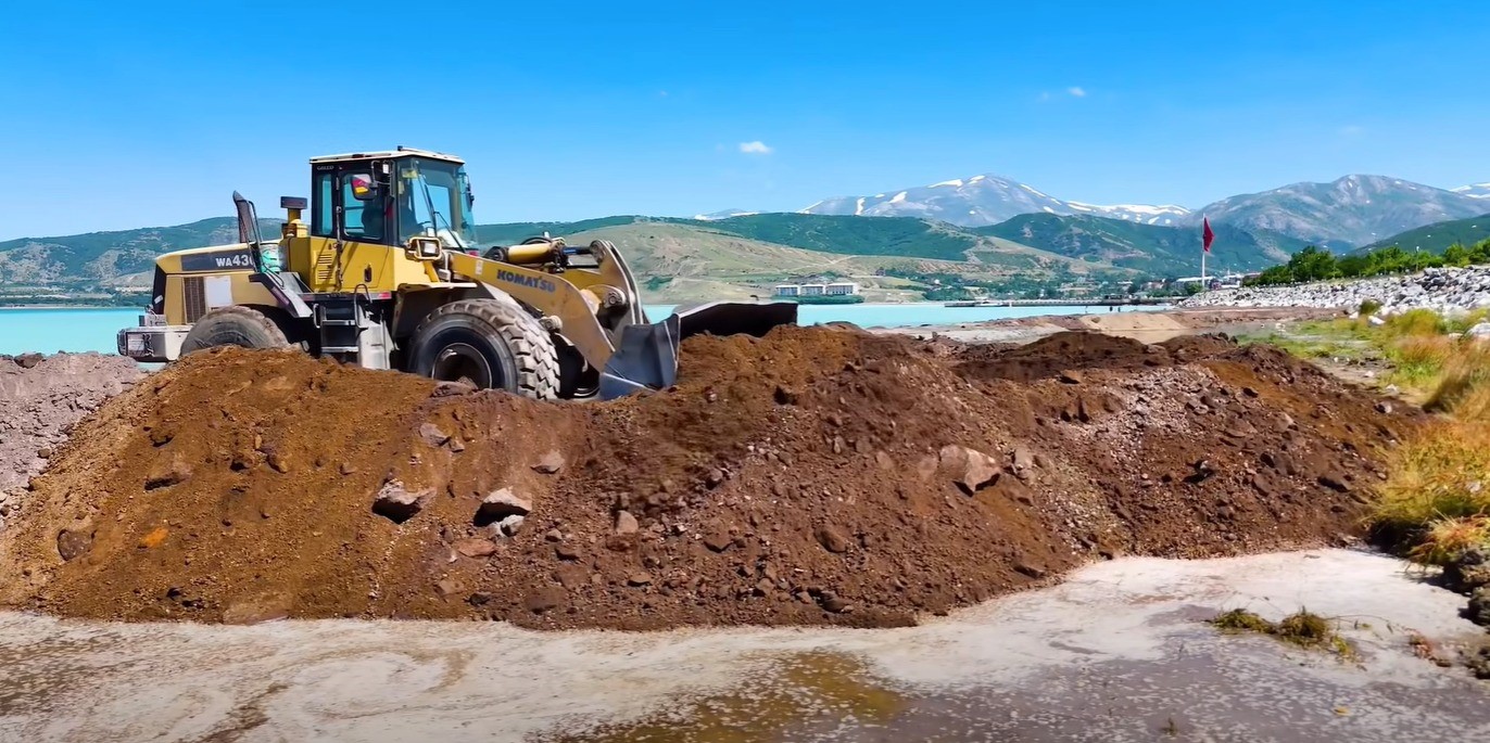 Uzmanından Tatvan sahilindeki dolgu çalışmasıyla ilgili bilimsel uyarı: "Van Gölü ekosistemi zarar görebilir" 7 uzmanindan tatvan sahilindeki dolgu calismasiyla ilgili bilimsel uyari van golu ekosistemi zarar gorebilir 3 bGtzGITs