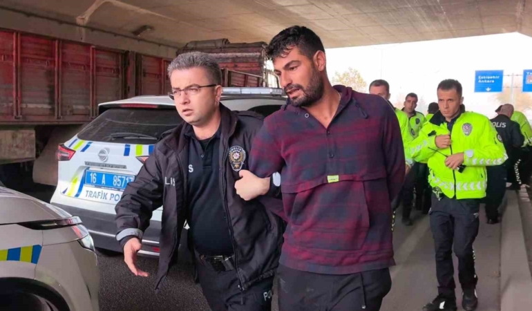 uzun-namlulu-silahla-cinayet-isleyen-zanli-trafik-polislerinin-nefes-kesen-takibiyle-yakalandi-w5C1bFG8.jpg