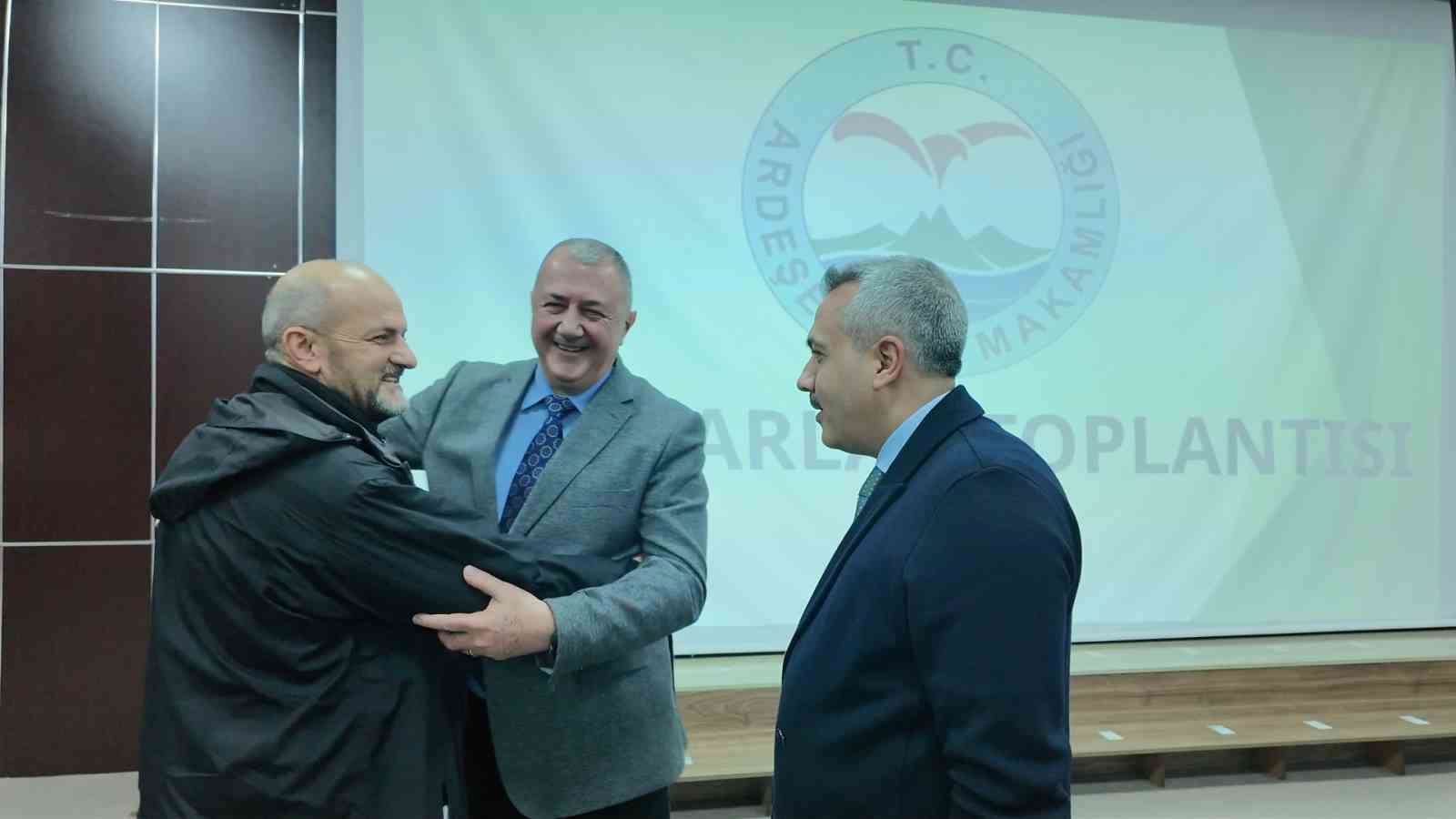 uzun suredir kus olan belediye baskani ve muhtari vali baristirdi 3 Y1Z7uHKQ