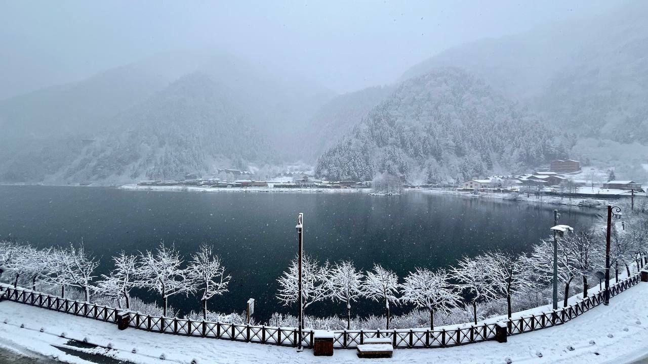 uzungol beyaz gelinligini giydi kar kalinligi 15 santimetreye ulasti 1 s4s3WR2D