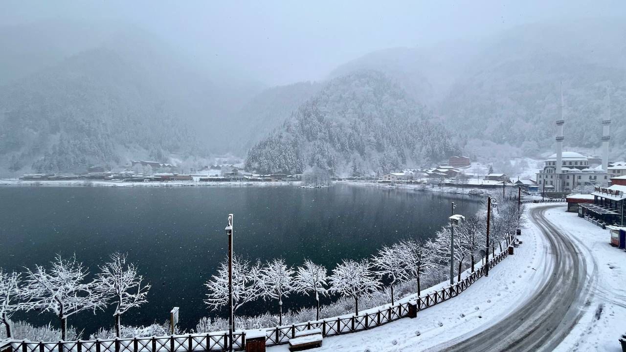 uzungol beyaz gelinligini giydi kar kalinligi 15 santimetreye ulasti 2 GPwly7ws