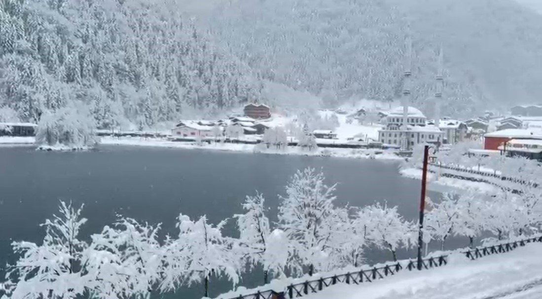 Uzungöl beyaza büründü: Kar kalınlığı 1 metreyi aştı 7 uzungol beyaza burundu kar kalinligi 1 metreyi asti 3