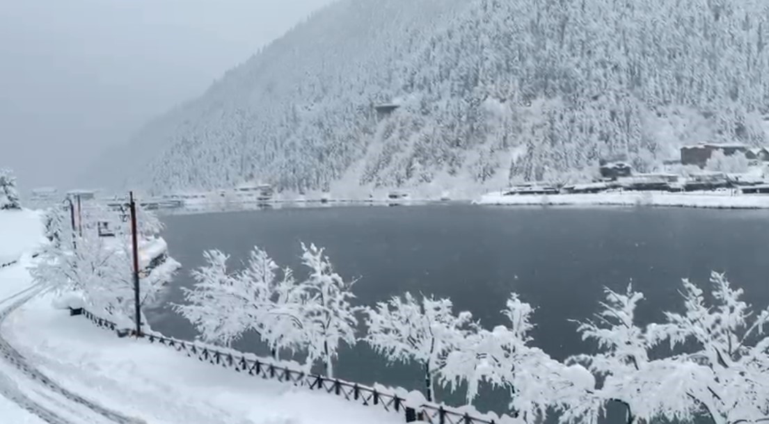 Uzungöl beyaza büründü: Kar kalınlığı 1 metreyi aştı 8 uzungol beyaza burundu kar kalinligi 1 metreyi asti 4 nlDcb3Qu