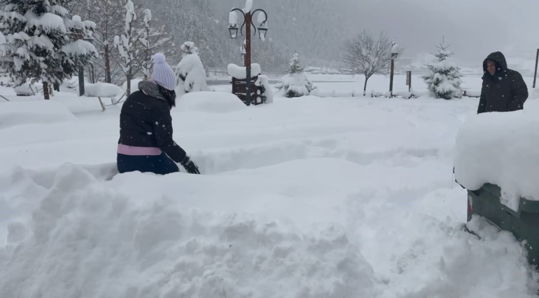 uzungolde kar kalinligi 1 metreyi asti 2