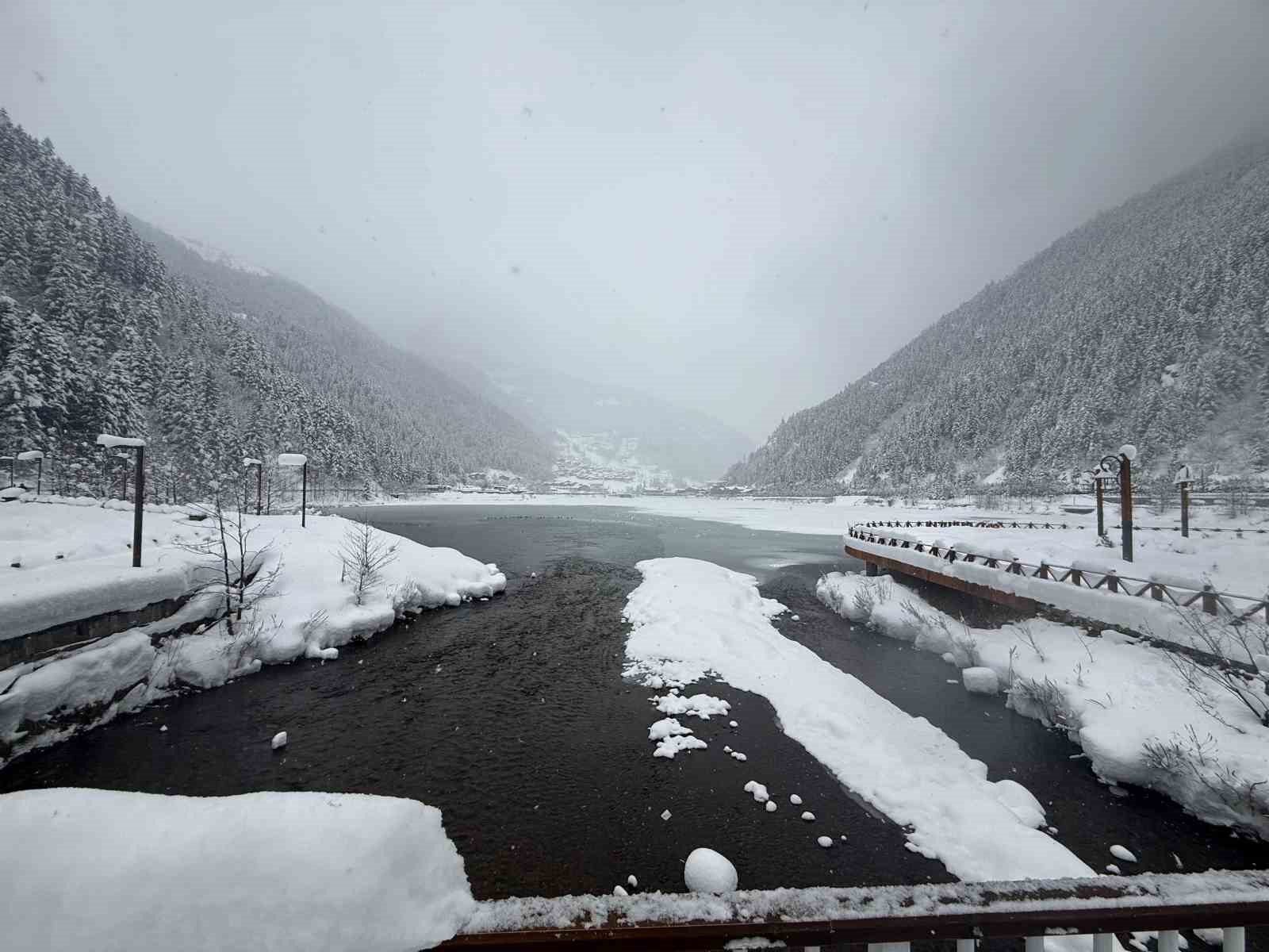 uzungolde kar kalinligi 1 metreyi asti 5 7wJ7E7bP