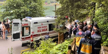uzungolde-seyir-terasindan-arac-uctu-2-arap-turist-yarali-wZOYThhA.jpg