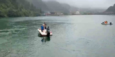 uzungole-dusen-cantayi-kurtarmak-icin-suya-atlayan-2-arap-turistten-1i-kurtuldu-birisi-kayip-O1iWnGCM.jpg