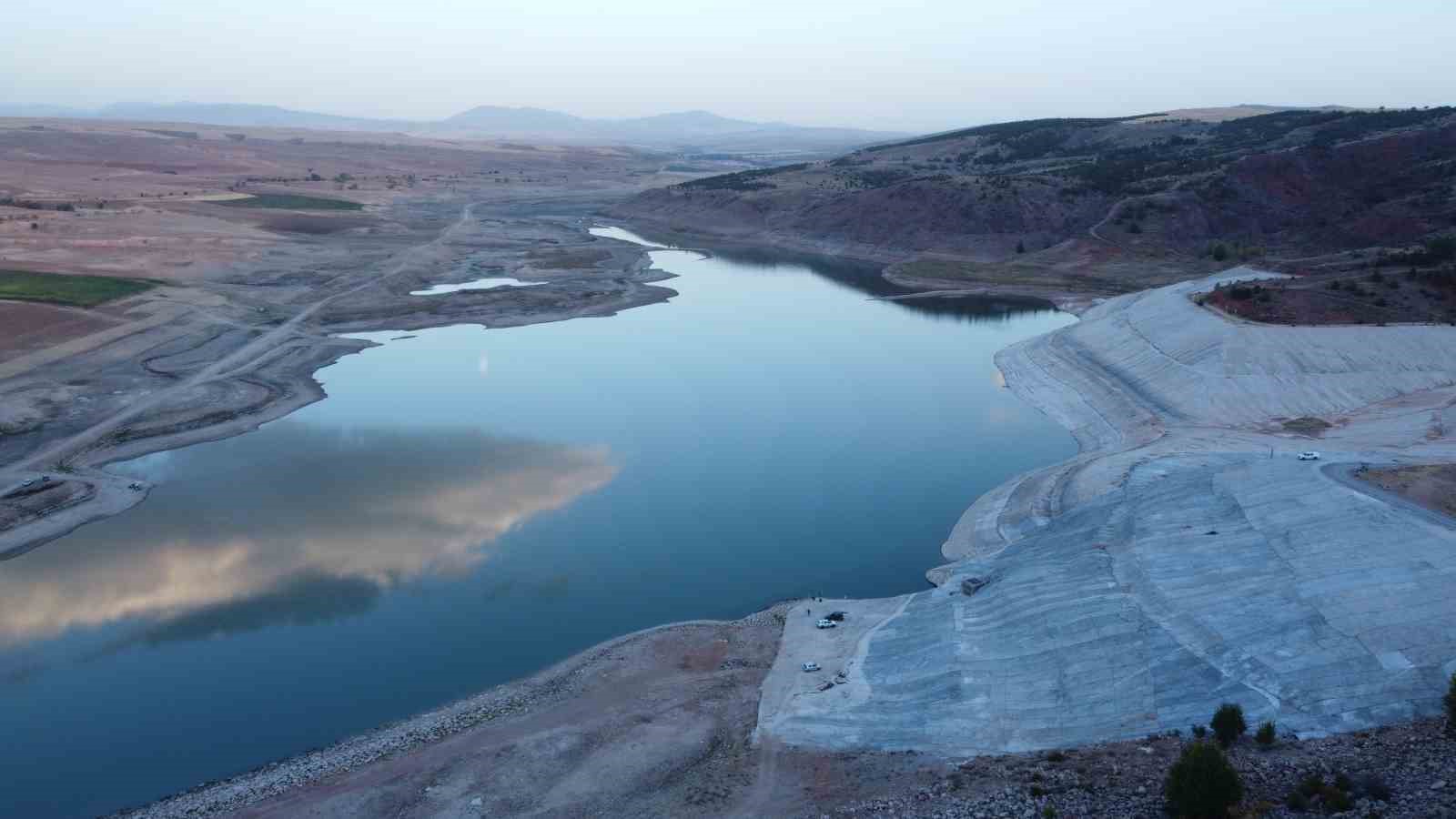 uzunlu barajinda su seviyesindeki degisim dronla goruntulendi 0 RpTrCwNc
