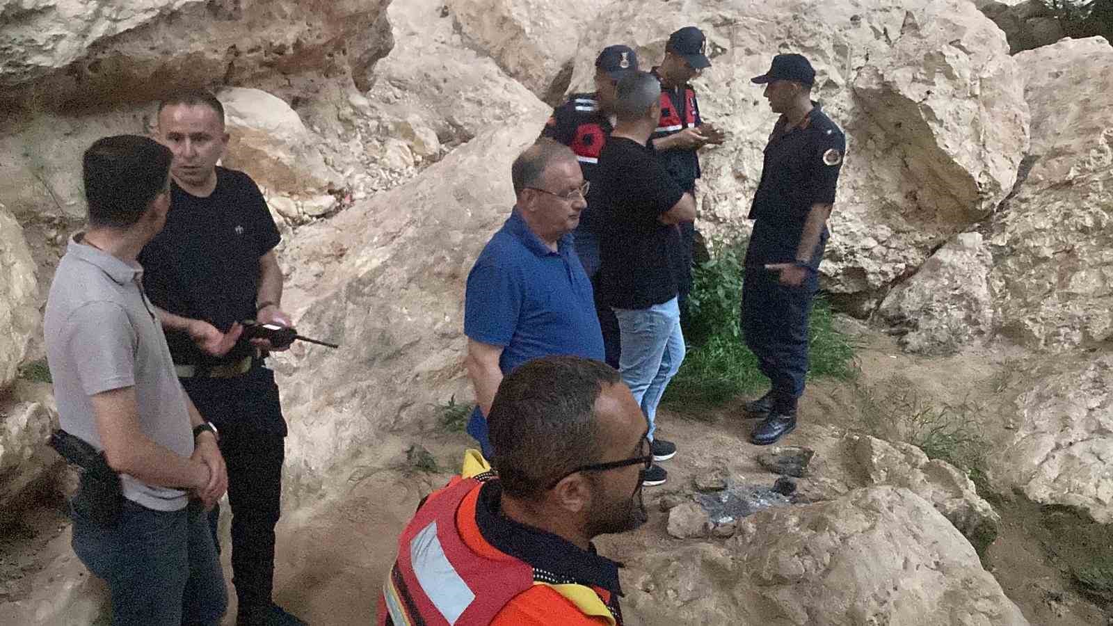 Vadide girdiği suda akıntıya kapılan çocuk hayatın kaybetti 10 vadide girdigi suda akintiya kapilan cocuk hayatin kaybetti 6 RRXJAPGy