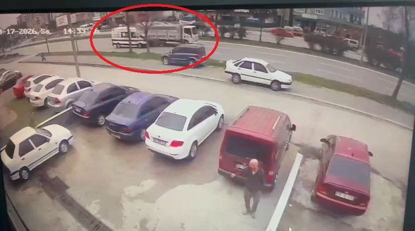 vakaya giden ambulansin kaza ani kamerada 1 olu 3 yarali 1 DLwb6NAi