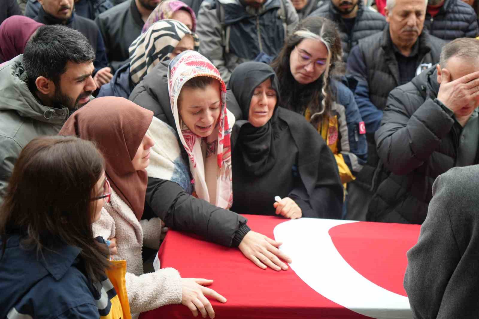 vakaya giderken kazada hayatini kaybeden ambulans surucusune huzunlu veda 0 hlWn5SbA