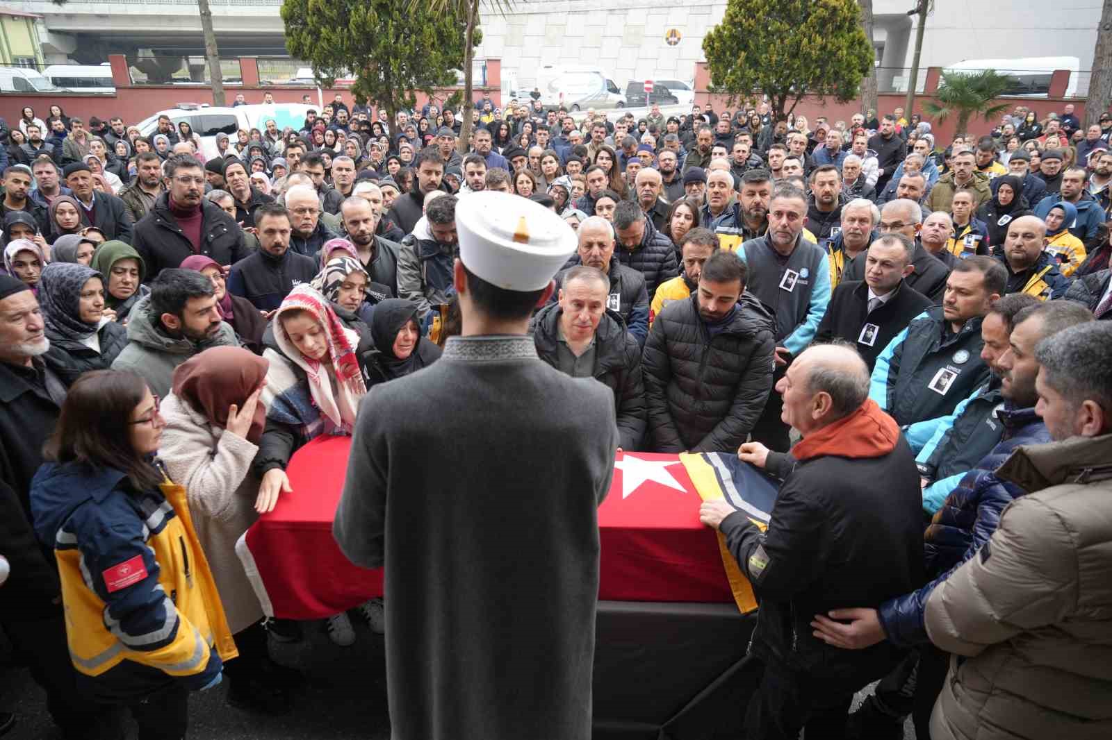 vakaya giderken kazada hayatini kaybeden ambulans surucusune huzunlu veda 1 wJdOFBA1
