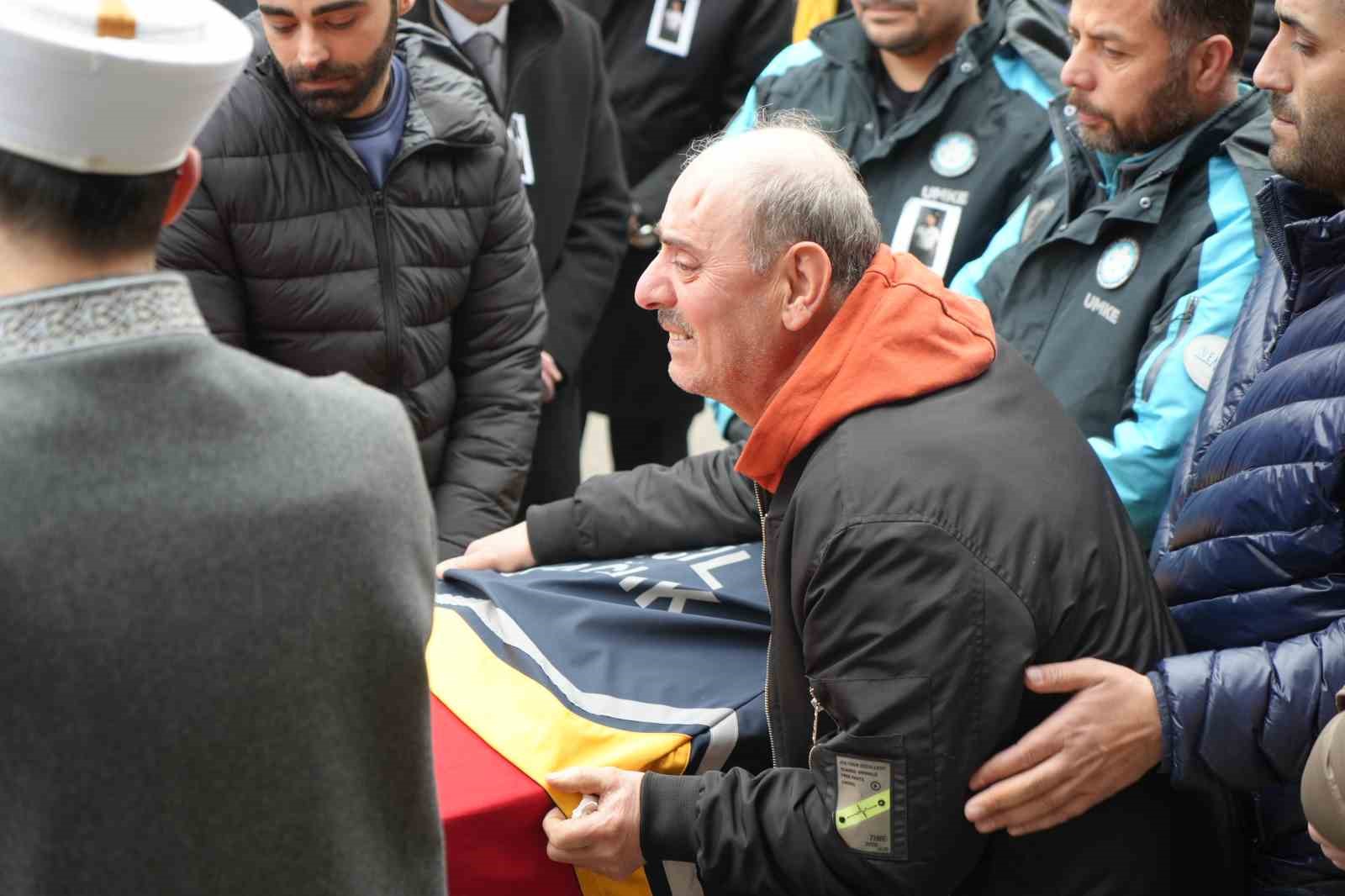 vakaya giderken kazada hayatini kaybeden ambulans surucusune huzunlu veda 4 uZZuacSV