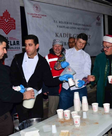 vakfiye-gelenegi-ramazan-boyunca-yasatildi-XrzXuQdE.jpg
