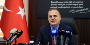 vali-akbiyik-teknoloji-bagimliligi-toplumu-tehdit-ediyor-eZK1spzh.jpg