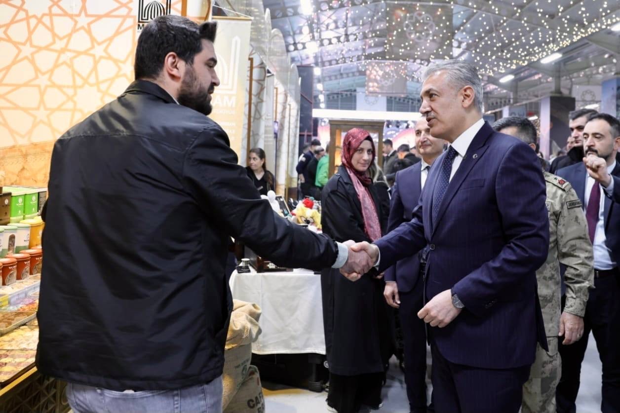 vali akkoyun ramazan sokagini gezdi 2 4JG7ik6B
