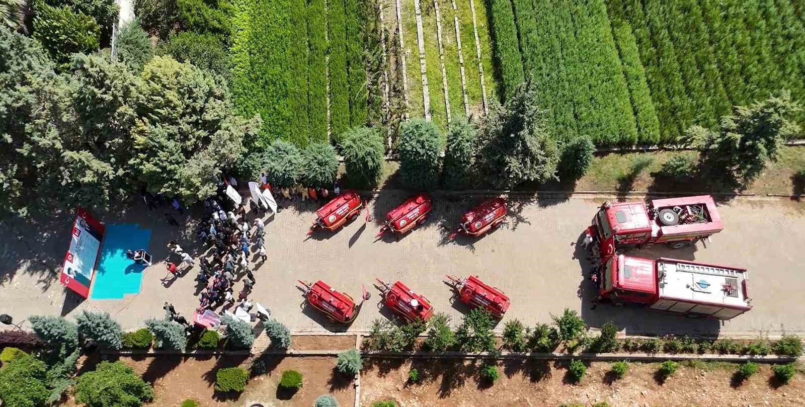 vali akkoyun yanginlara ilk mudahale icin 50 su tankerini 10 ilcemize dagitiyoruz 2 1gYwwlwA