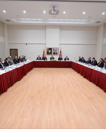 vali-aktas-acikladi-enkazdan-kurtarilan-dilara-yogun-bakimdan-cikti-4QQmNsLE.jpg