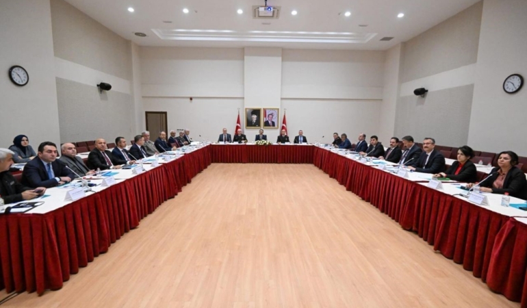 vali-aktas-acikladi-enkazdan-kurtarilan-dilara-yogun-bakimdan-cikti-4QQmNsLE.jpg