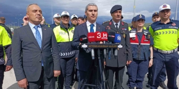 vali-aktas-bayram-tatili-boyunca-afyonkarahisardan-5-milyondan-fazla-arac-gecisi-bekleniyor-3jIenOGM.jpg