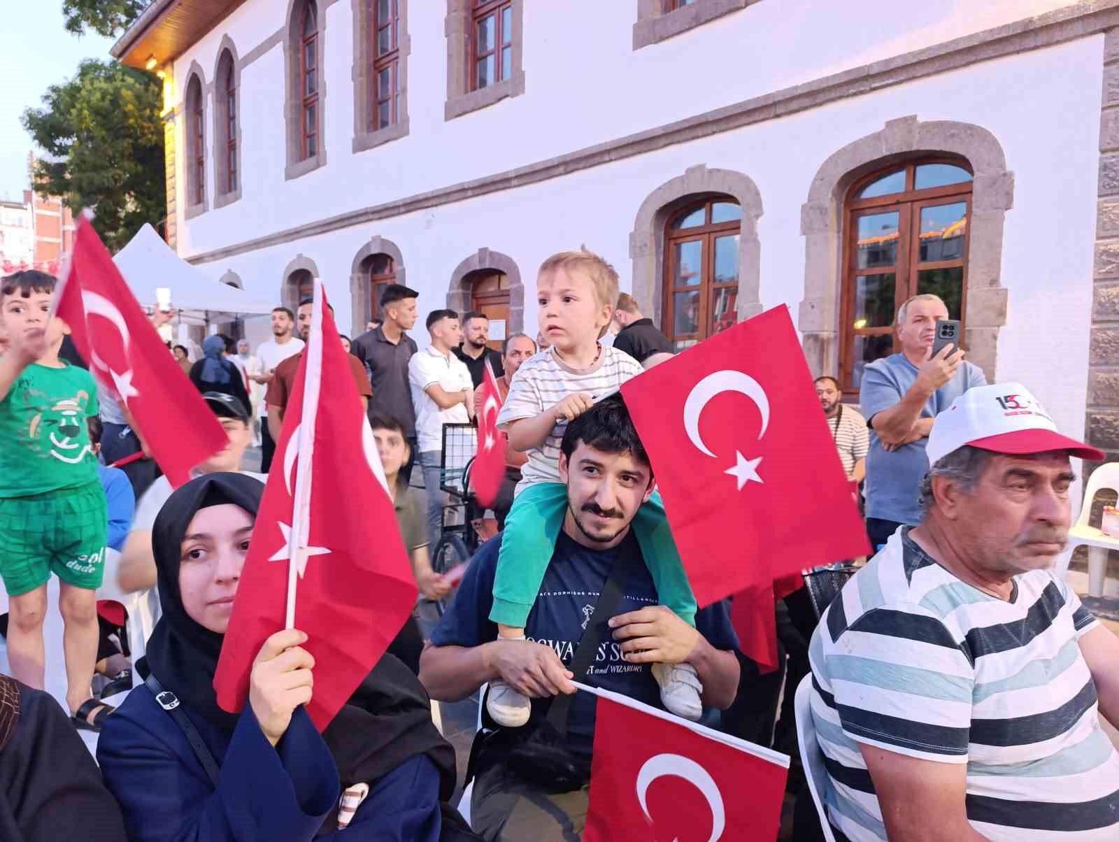 Vali Aktaş: "Bugün bizlere düşen görev; 15 Temmuz’u unutmamak, unutturmamak" 4 vali aktas bugun bizlere dusen gorev 15 temmuzu unutmamak unutturmamak 0 OhTDHRZT