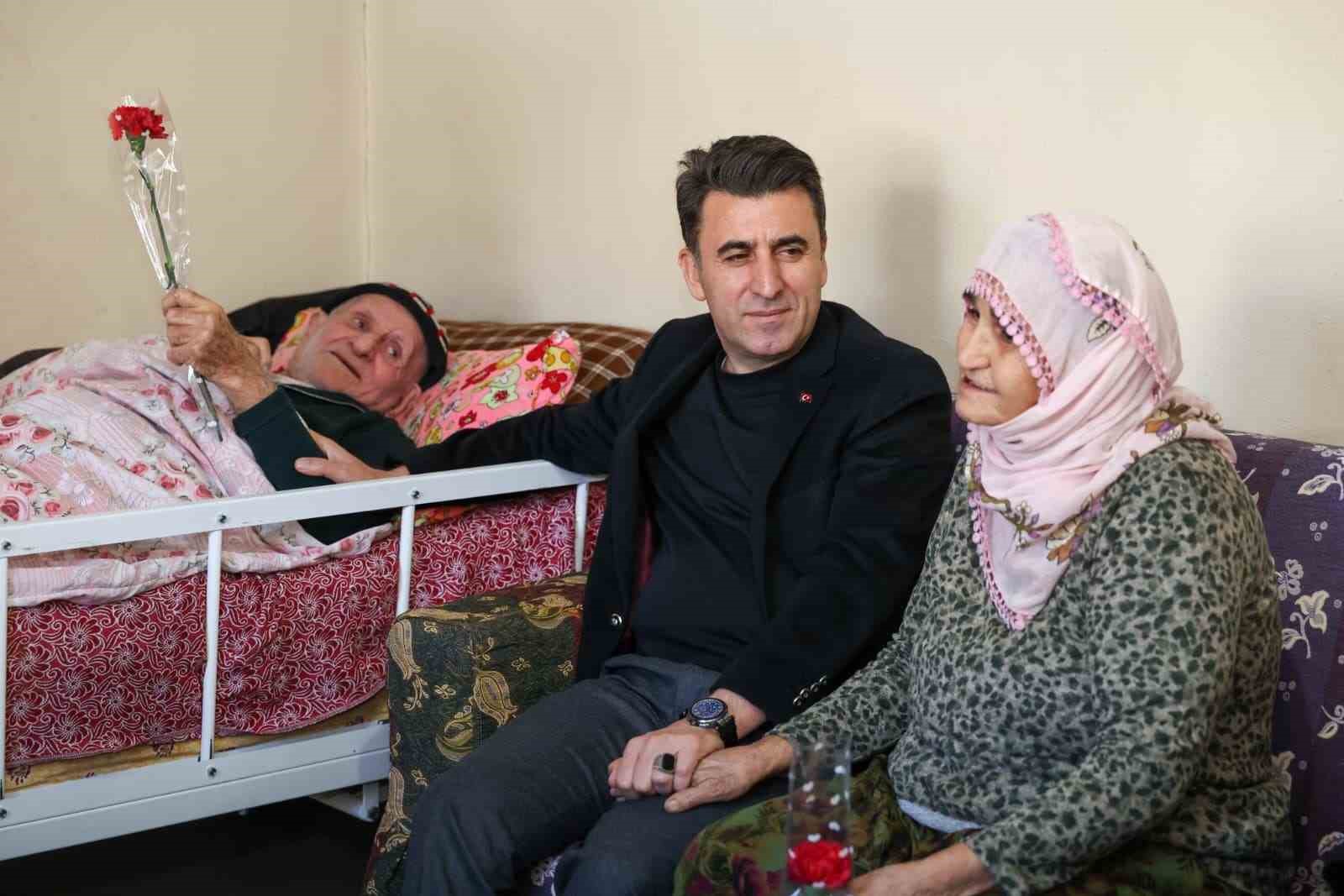 vali aygol kendisine patik hediye eden hatun teyze ile bir araya geldi 0 HM1XC4rL