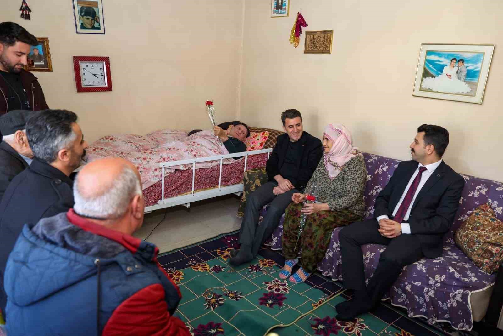 vali aygol kendisine patik hediye eden hatun teyze ile bir araya geldi 1 USPRQi8I