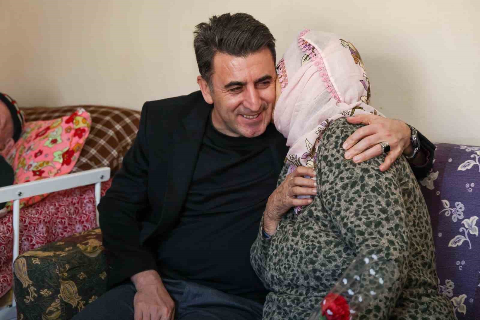vali aygol kendisine patik hediye eden hatun teyze ile bir araya geldi 2 RuyHblQJ