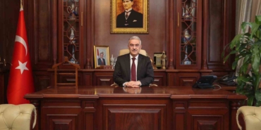 vali-ayyildiz-bu-ulu-sehir-yalnizca-bir-beldenin-kazanimi-degil-tarihi-bir-donum-noktasidir-7JrgFcA3.jpg