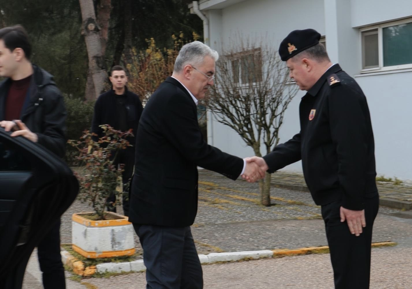 vali ayyildiz il jandarma komutanliginda mehmetcikle bulustu 1