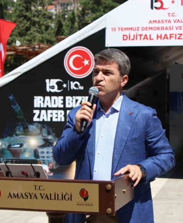 vali-bakan-15-temmuzda-tankin-onune-yatan-metin-dogan-bu-fotograf-icerik-uretmek-icin-bpItqrve.jpg