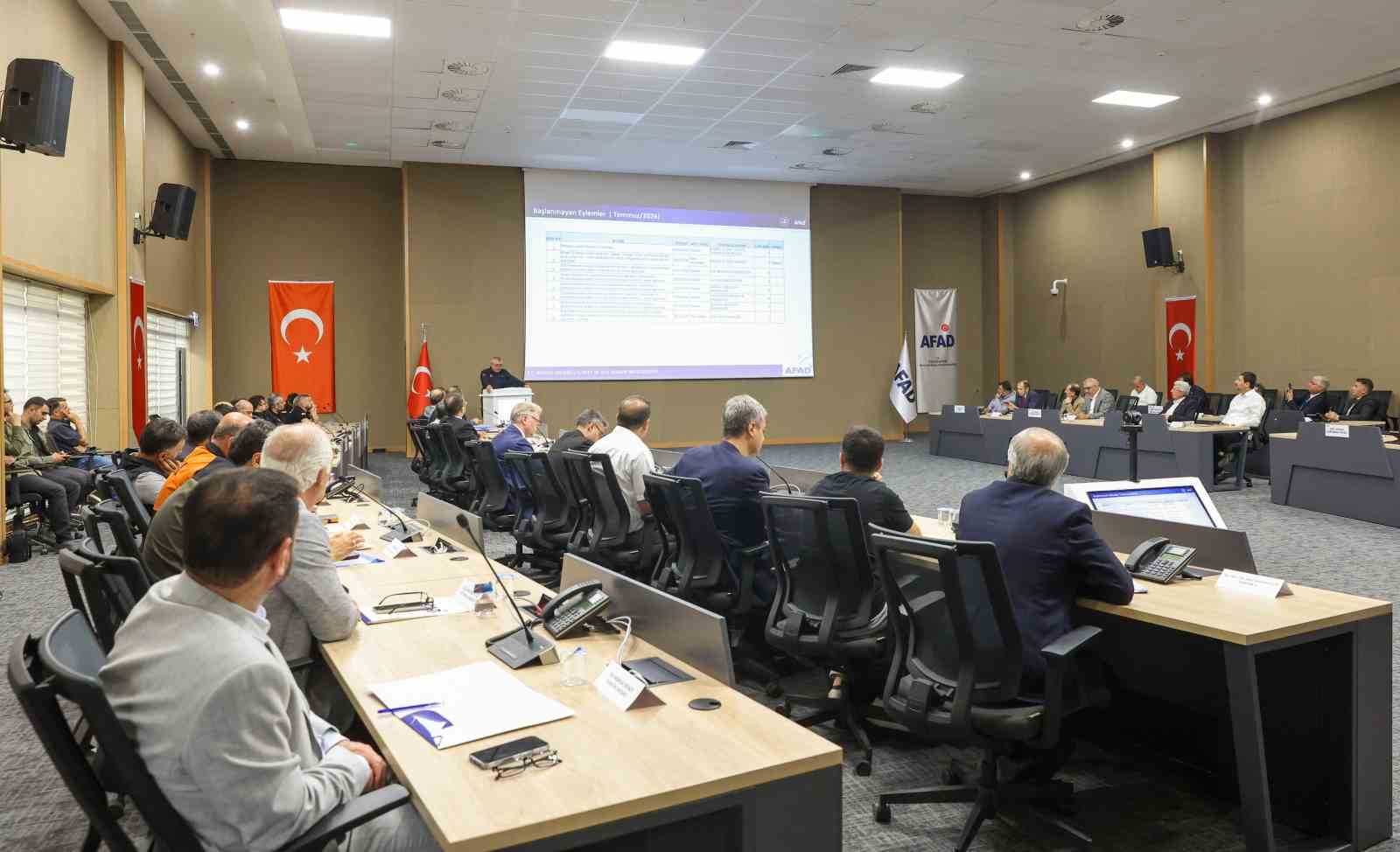 vali celik ruhsatsiz ve ruhsata aykiri hicbir yapiya musaade etmemeliyiz 1 yESUk5mi