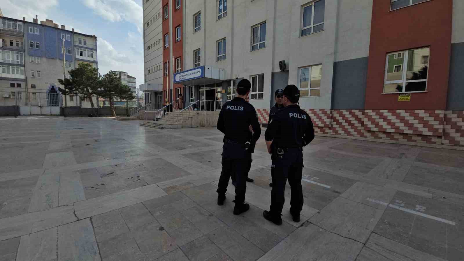 Vali Çiçek: "Kayseri’de tüm okullarımızda güvenlik önlemleri tamamen alınmıştır" 6 vali cicek kayseride tum okullarimizda guvenlik onlemleri tamamen alinmistir 2