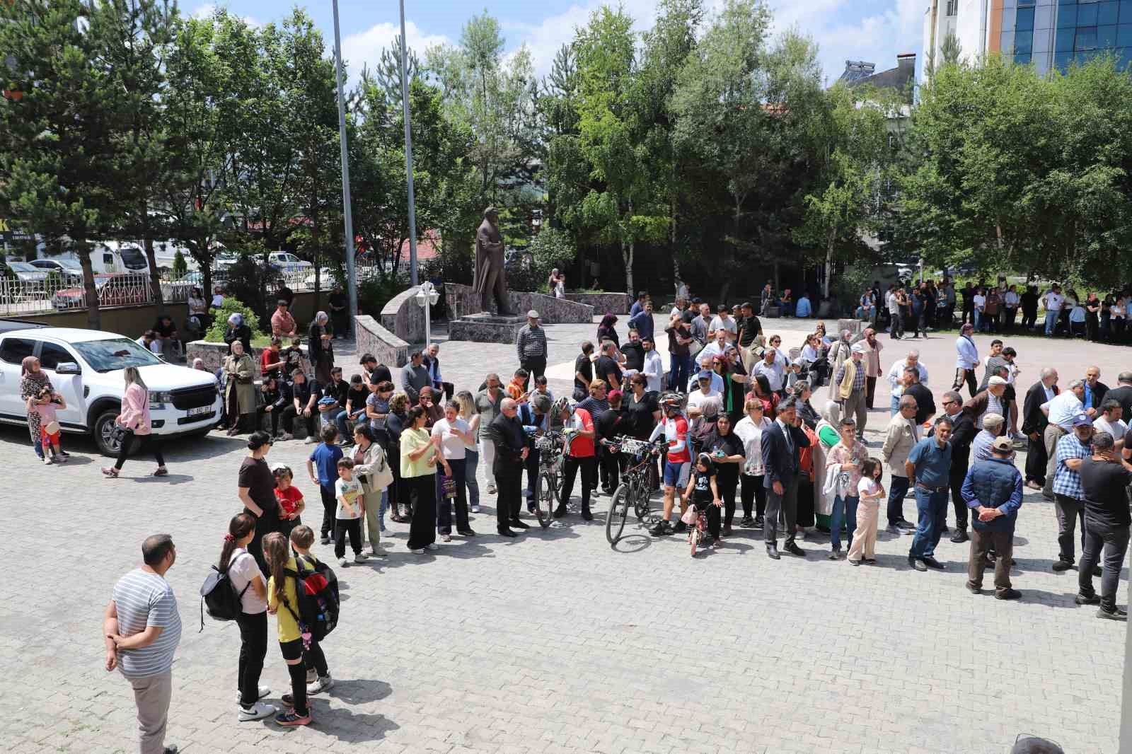 vali cicekli ardahana veda etti 1 d99H8Rvt