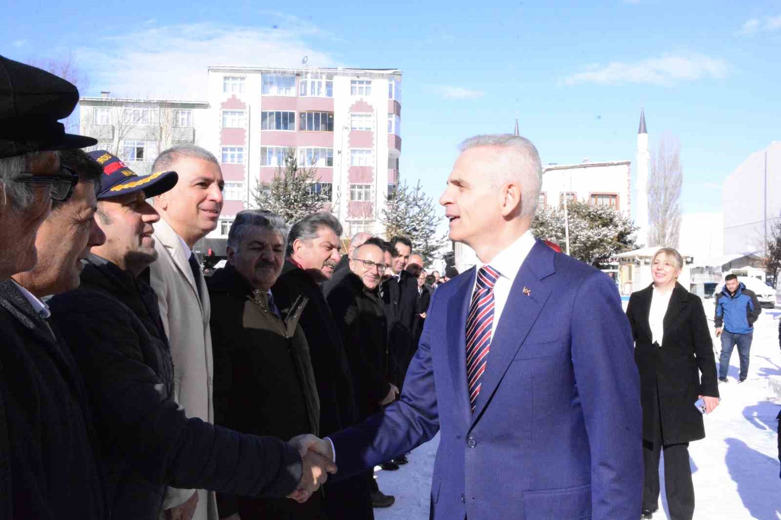 Vali Çiçekli görevine başladı 9 vali cicekli gorevine basladi 5 1im2q4GN