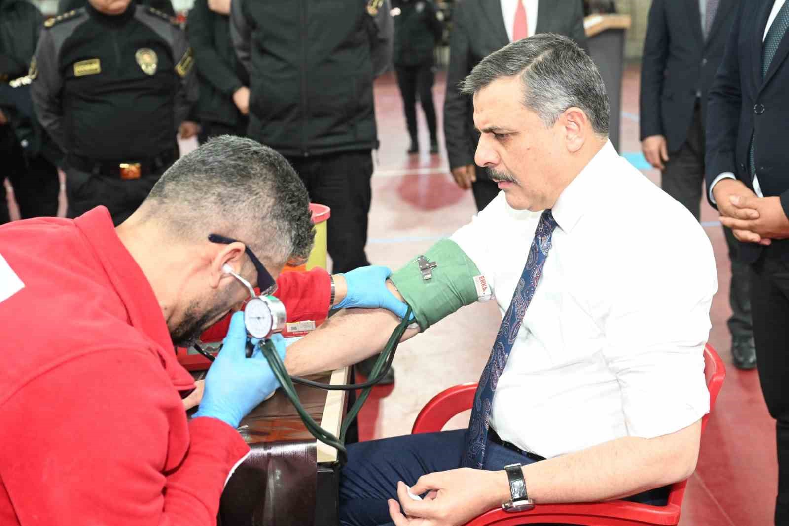 vali ciftci 45inci kez kan bagisinda bulundu 0 lAwyIWvC