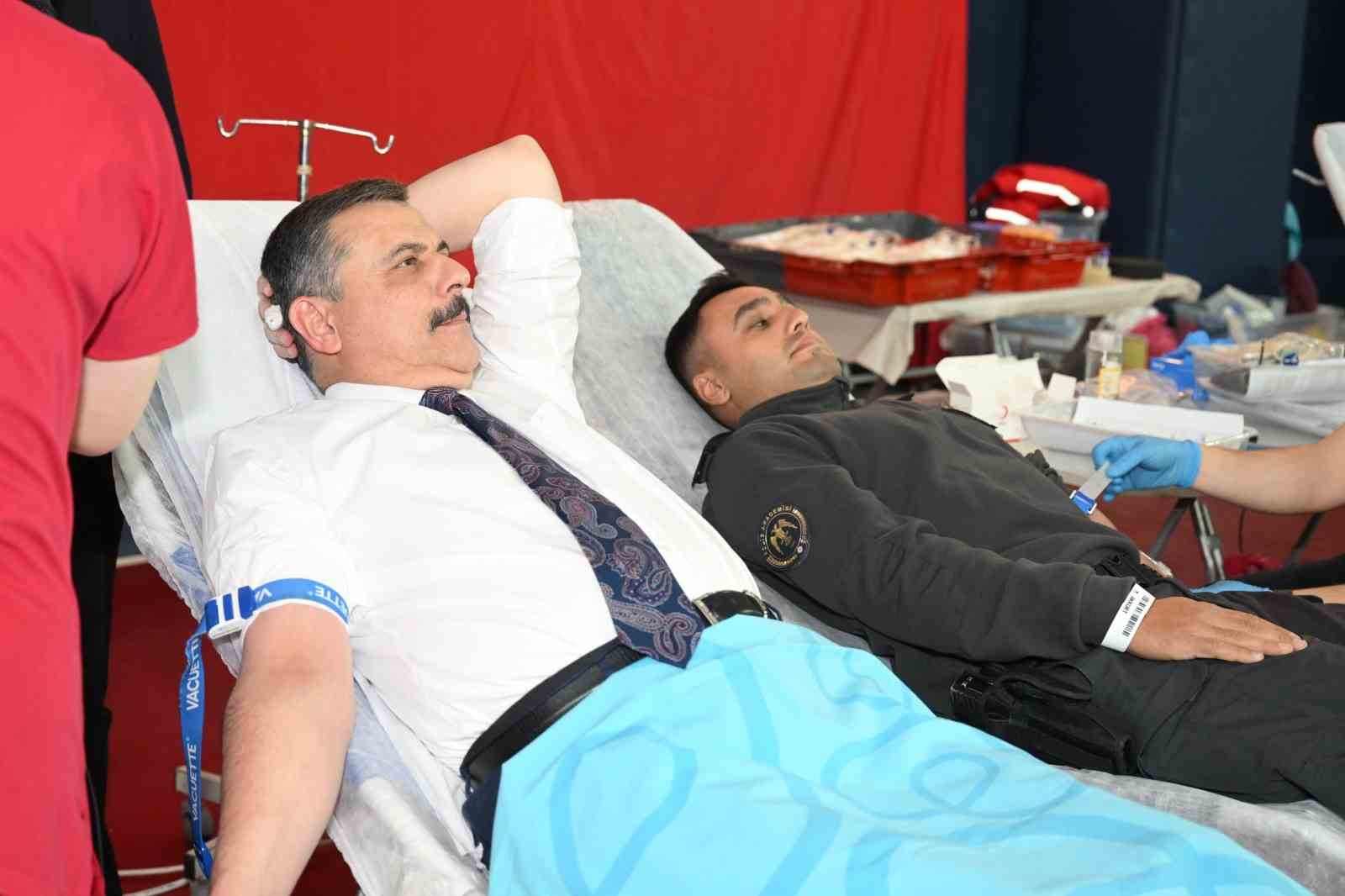 vali ciftci 45inci kez kan bagisinda bulundu 1 W4yArLvP