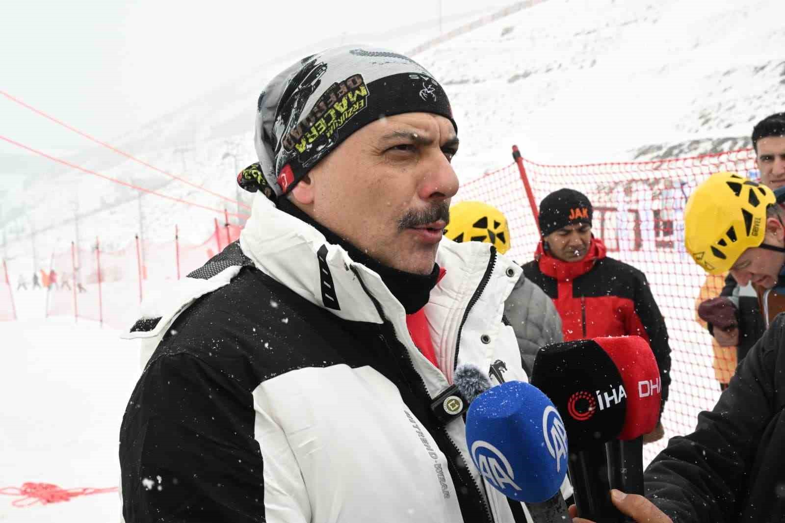 vali ciftci yapay buz duvarina tirmandi 12 rbWl38aI