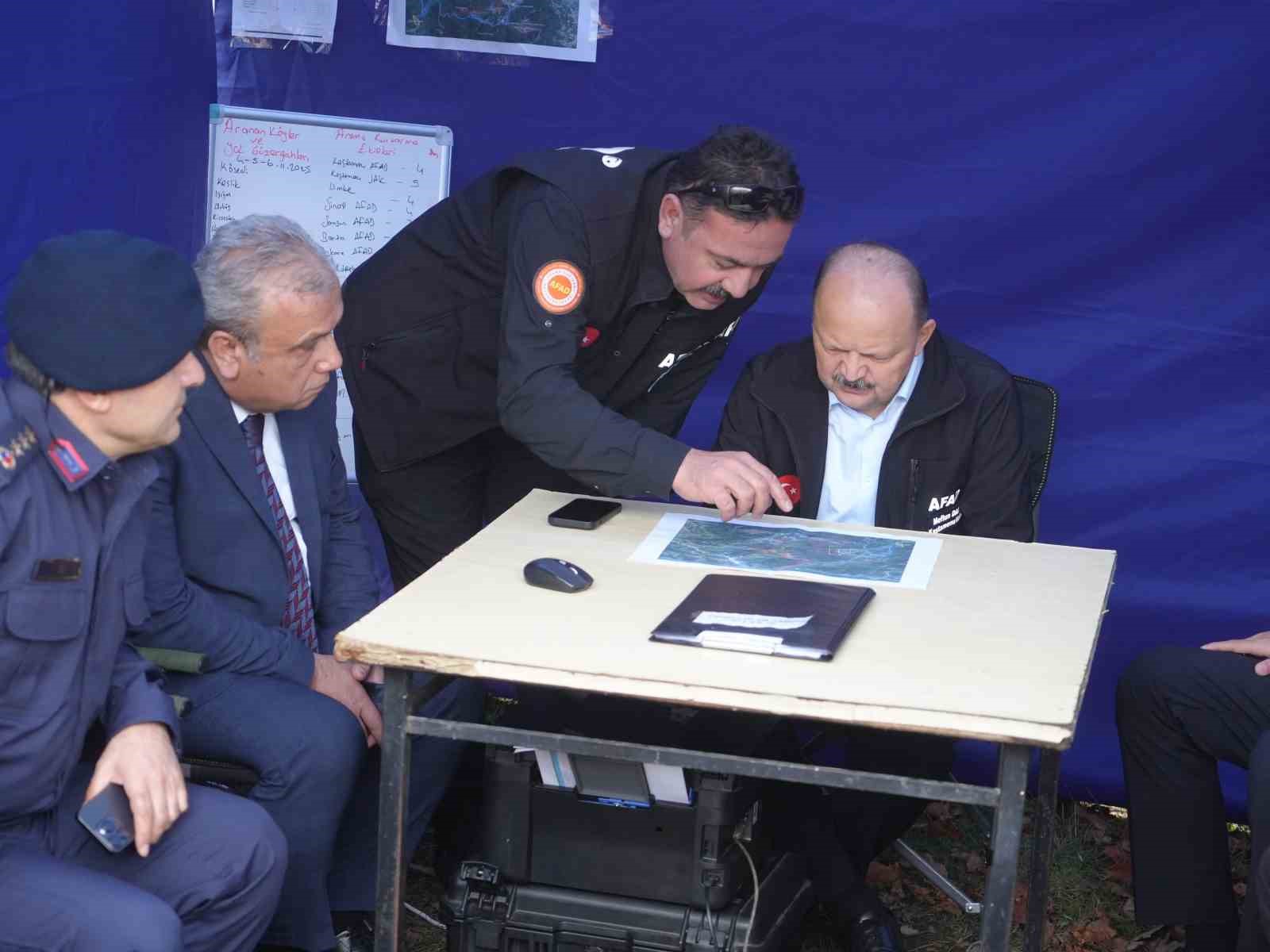 Vali Dallı’dan kayıp anne ve oğlu hakkında açıklama: "Tüm ihtimalleri değerlendiriyoruz" 7 vali dallidan kayip anne ve oglu hakkinda aciklama tum ihtimalleri degerlendiriyoruz 3 Mw4Tc7MW