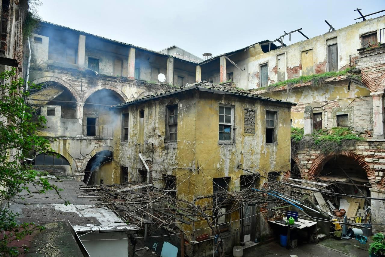 vali davut gul baskanliginda fatihte kulturel mirasin korunmasi degerlendirme toplantisi duzenlendi 1 s3raCMwr