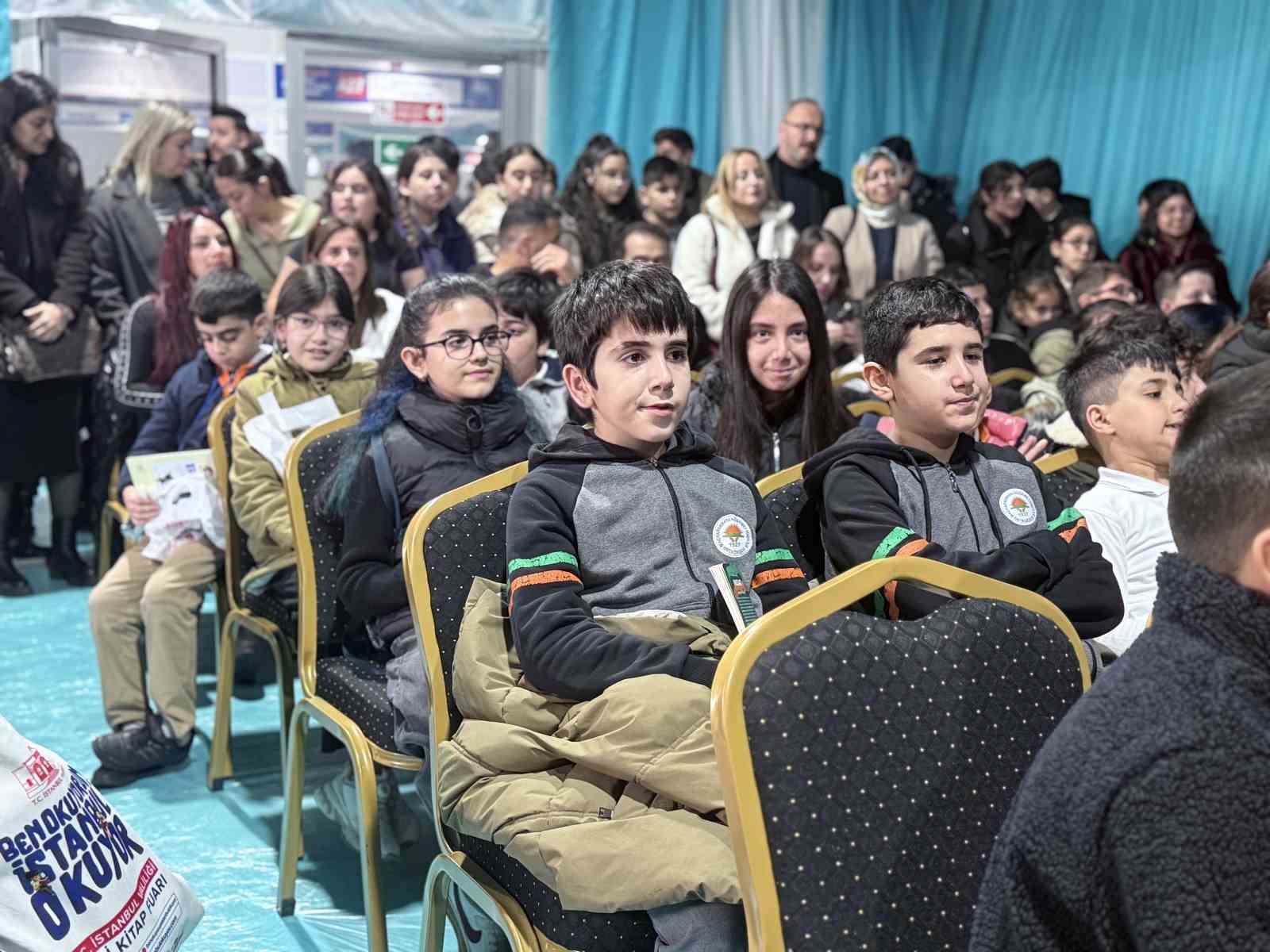 vali davut gulkitap okuma projesi ile okullarimizdaki kitap sayisini 6 bucuk milyondan 13 milyona PCeuKInN