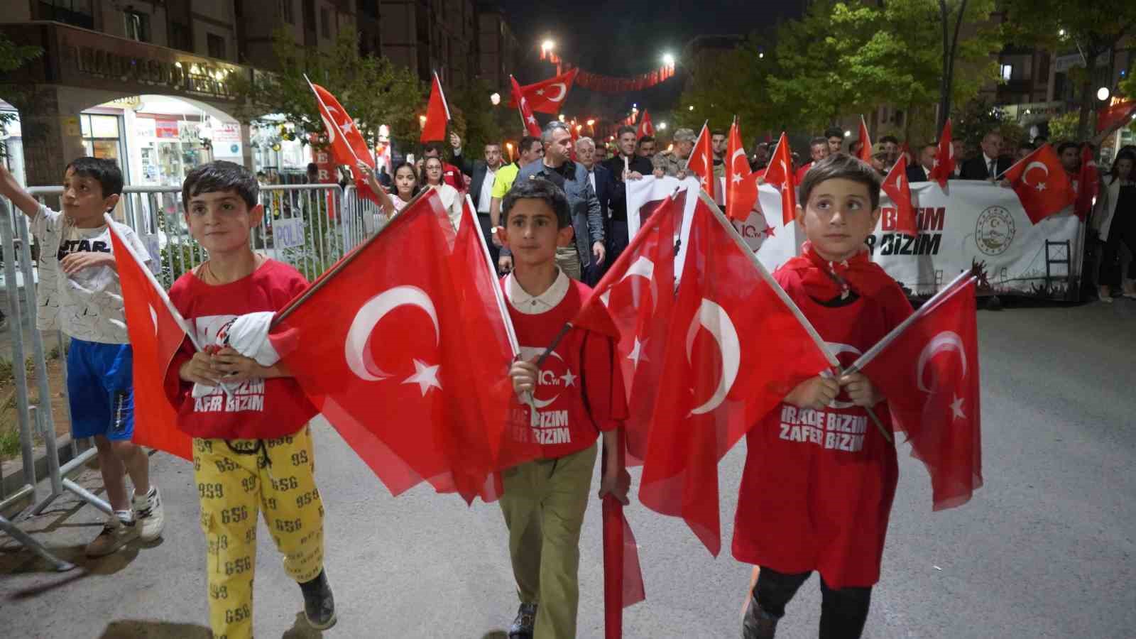 Vali Ekici: "15 Temmuz hain darbe girişimi milletin iradesiyle tarihe gömüldü" 5 vali ekici 15 temmuz hain darbe girisimi milletin iradesiyle tarihe gomuldu 1 VjpMGW6t