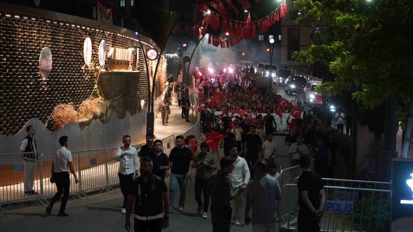 Vali Ekici: "15 Temmuz hain darbe girişimi milletin iradesiyle tarihe gömüldü" 6 vali ekici 15 temmuz hain darbe girisimi milletin iradesiyle tarihe gomuldu 2 QJ2mNiLM