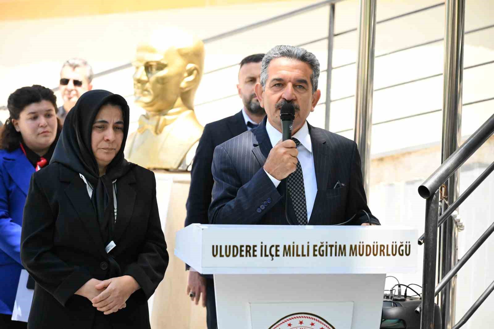 vali ekici bu topraklar icin can vermeye hazir bir milletiz 2 eIkcsmu3