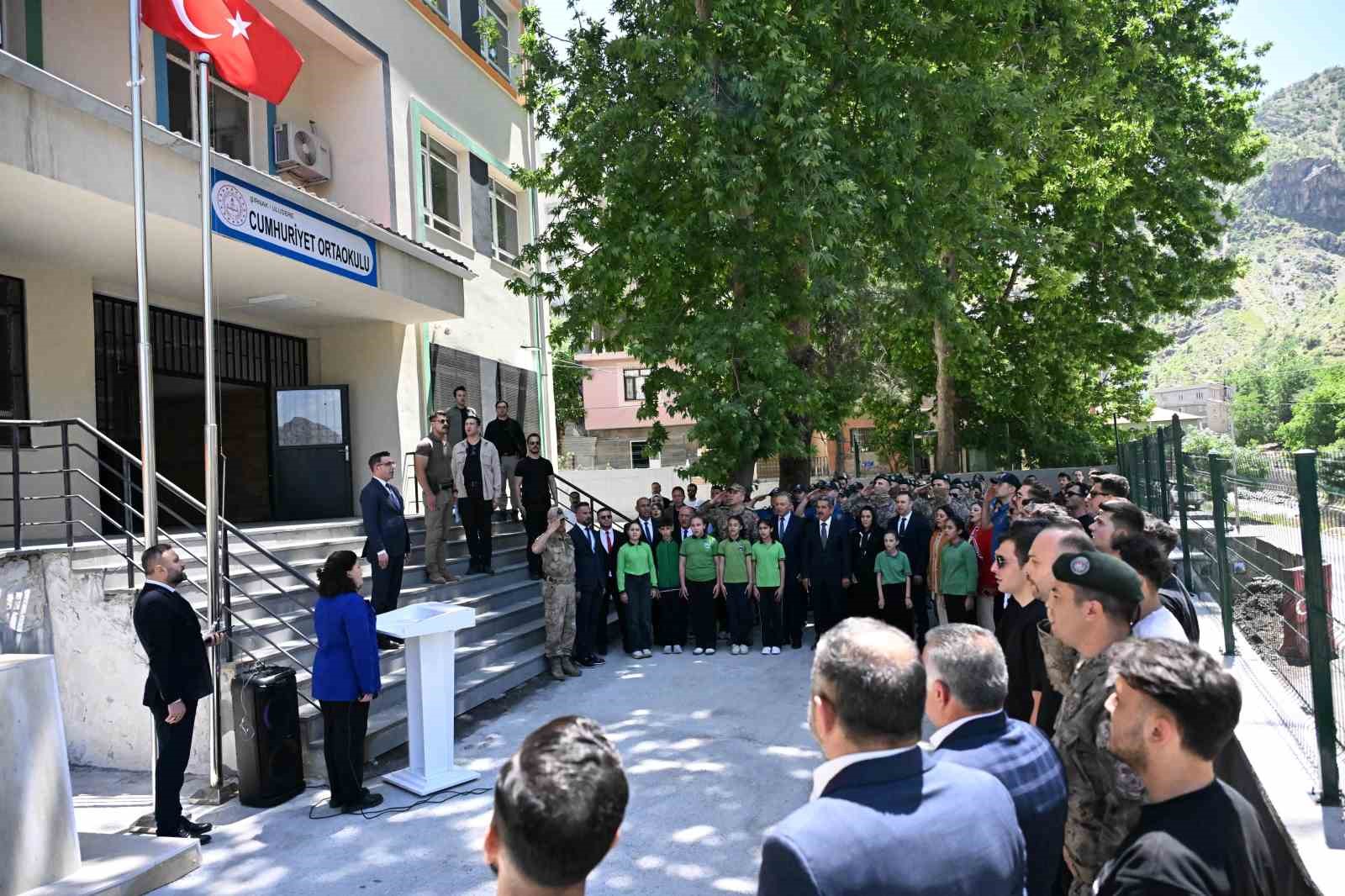 vali ekici bu topraklar icin can vermeye hazir bir milletiz 3