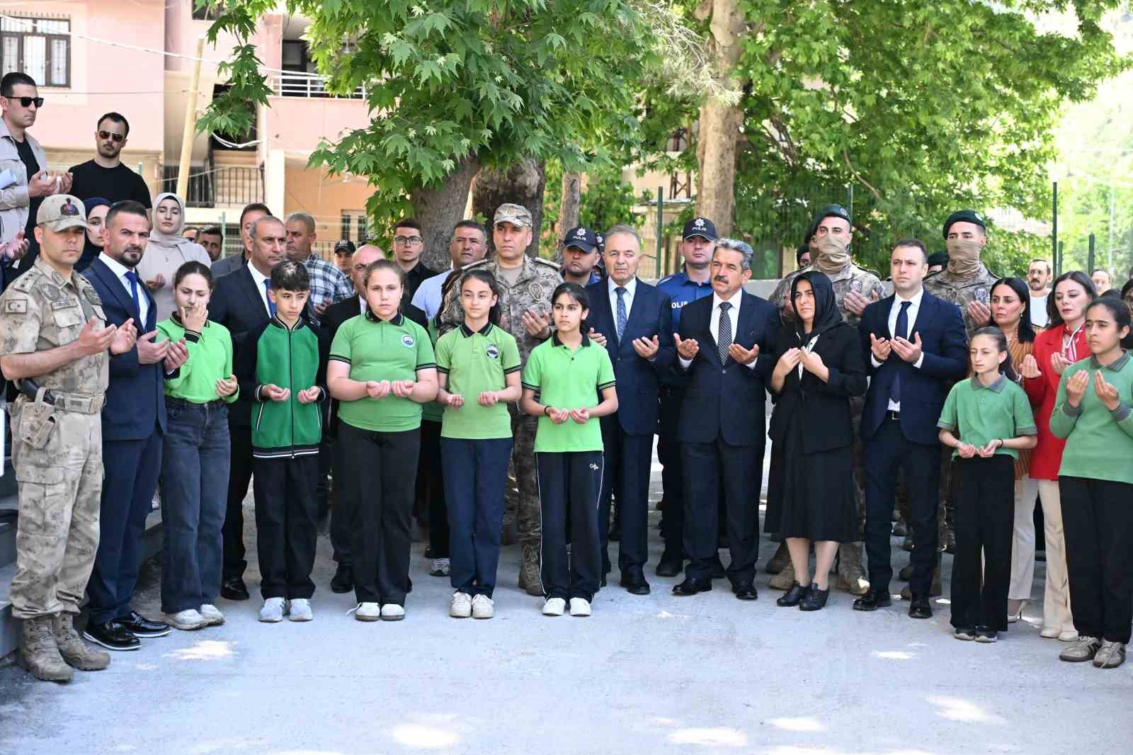 vali ekici bu topraklar icin can vermeye hazir bir milletiz 6 AqiLn8m2