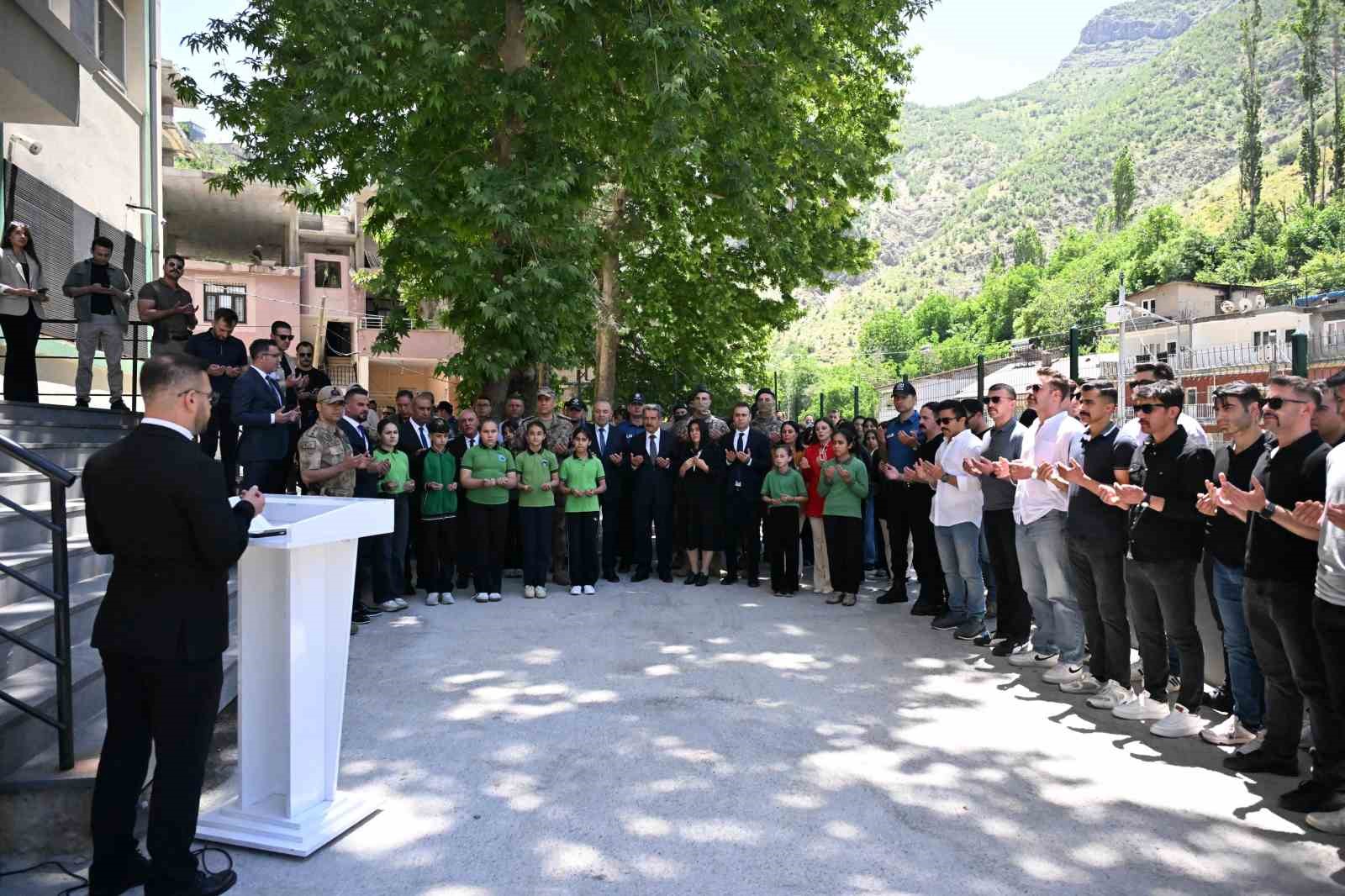 vali ekici bu topraklar icin can vermeye hazir bir milletiz 8 GQeEcaTY