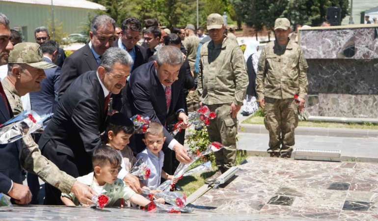 vali-ekici-dunyanin-en-yigit-ordusuna-sahibiz-x9ZbSeqE.jpg