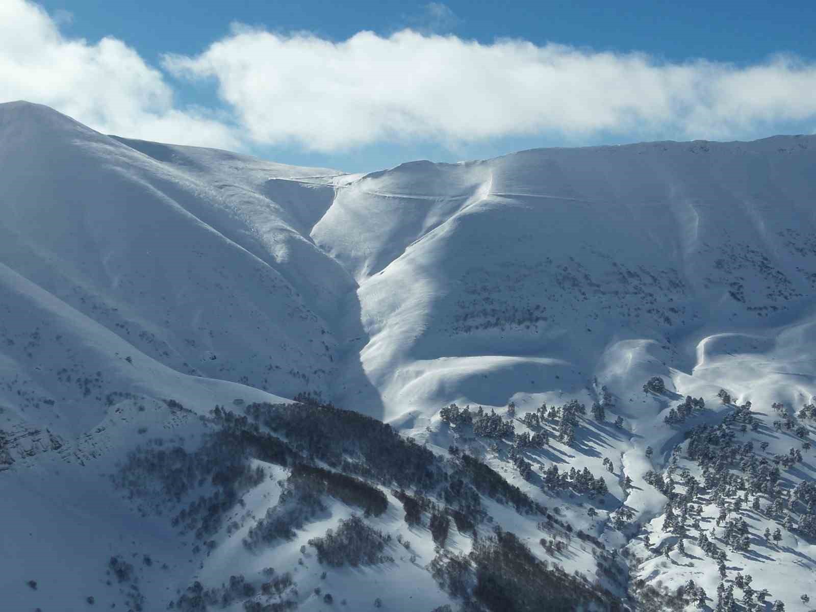 vali ergun arama kurtarma calismalari durmadi cig riski sebebiyle ara verildi 3