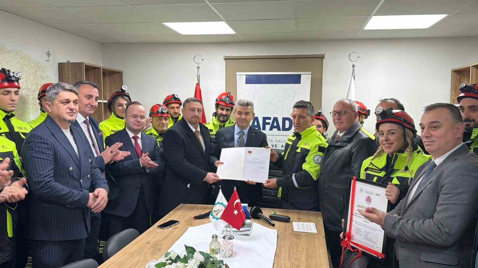 vali ergun arama kurtarma calismalari durmadi cig riski sebebiyle ara verildi 6